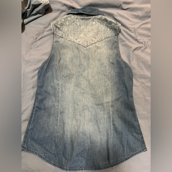 Harley Davidson women’s denim sleeveless button up - Picture 5 of 5